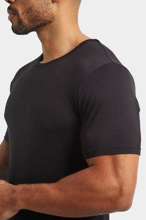 Fashion Fit T-Shirt in Black - TAILORED ATHLETE - USA