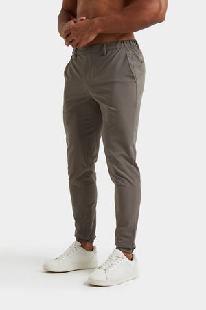 Everyday Tech Pants in Olive - TAILORED ATHLETE - USA