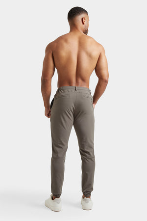 Everyday Tech Pants in Olive - TAILORED ATHLETE - USA