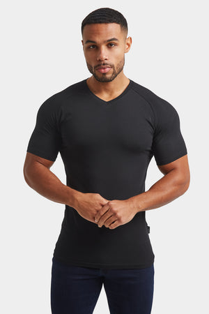 Athletic Fit Jeans in Black - TAILORED ATHLETE - USA