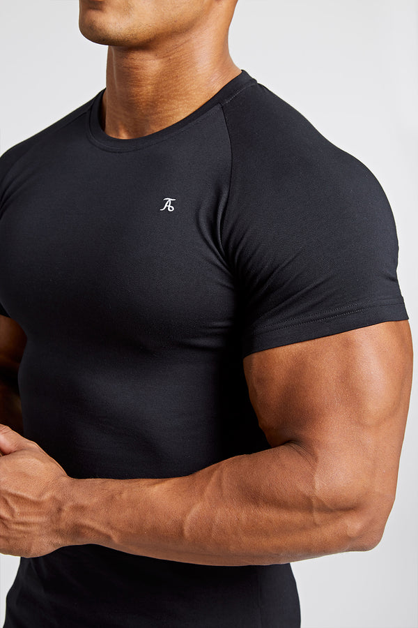 Athletic Fit T-Shirt in TAILORED Black - USA - ATHLETE