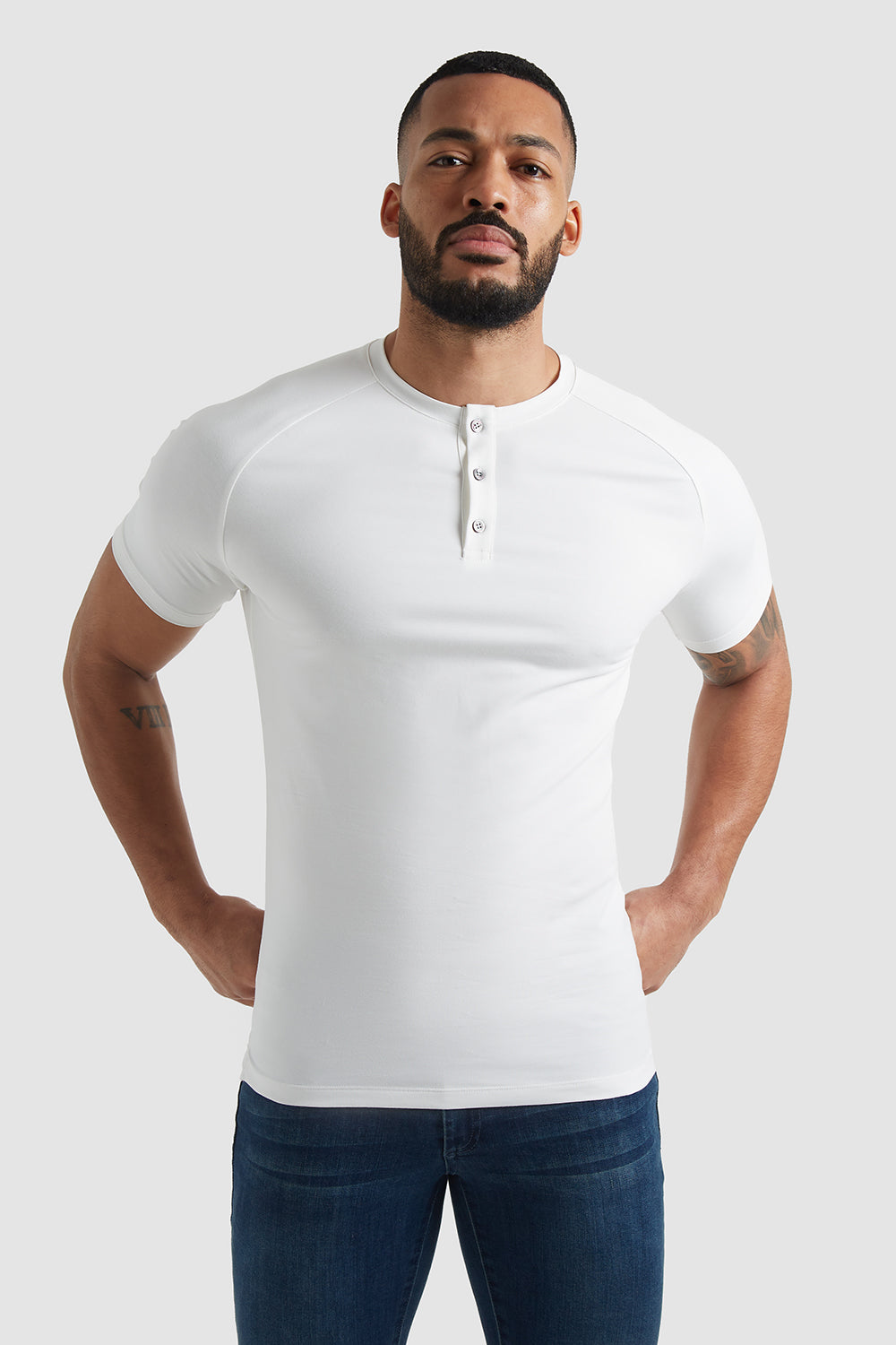 at føre forklædt Indskrive Everyday Henley T-shirt In White - TAILORED ATHLETE - USA